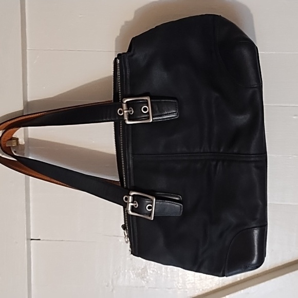 Coach Handbags - Coach purse in VGC. Black.